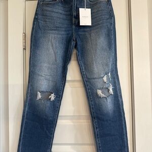 Straight fit wholes in knees